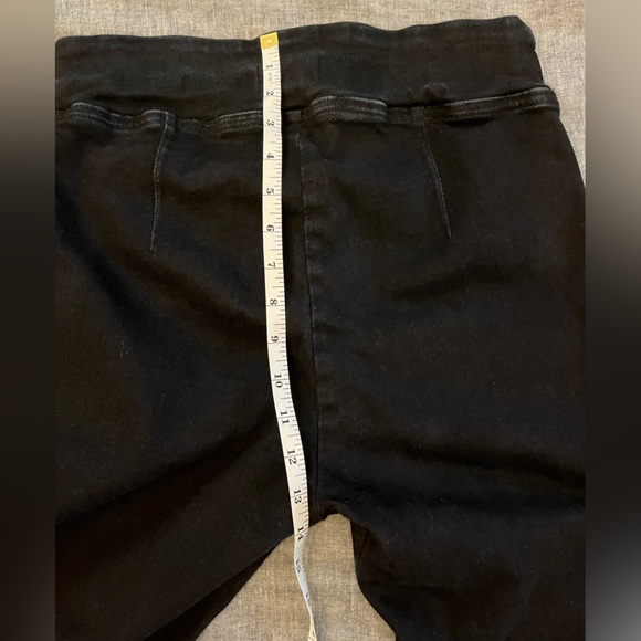 Frame The Jetset Skinny Crop in Sheen Noir - Picture 15 of 16